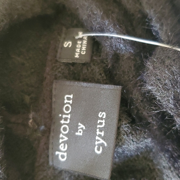 Hooded Pullover Sweater - Picture 4 of 5